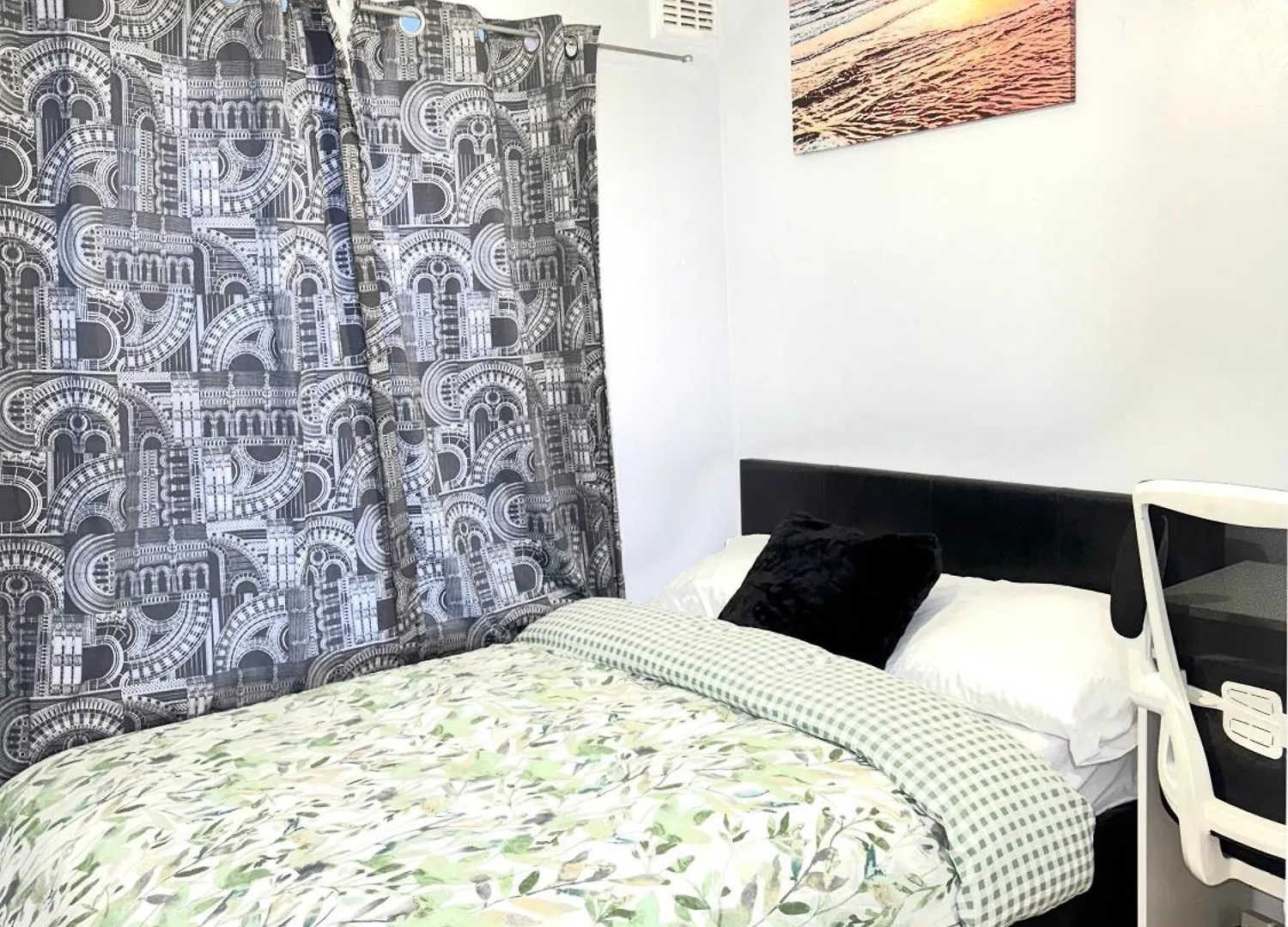 Homestay En-Suite Room Near City Center 3 Doncaster